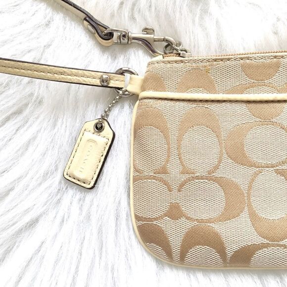 🔃Coach Signature Logo Tan Wristlet - Picture 5 of 6